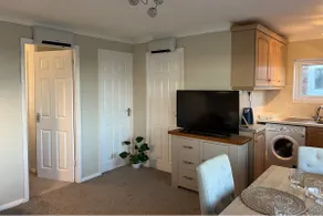Beach Chalet - 2 Bedrooms - 4 Guests - Parking - Image 4