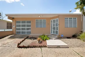Family Home With Pool Near to The Airport and Solar Panel - Image 3