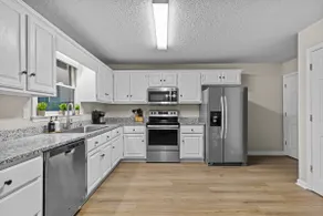 Sunwoven Townhouse half a mile to downtown! - Image 3
