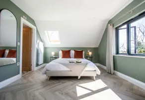 Barney's Barn - Image 4