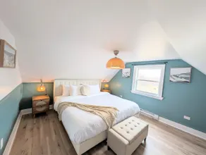 Sea Breeze Cottage - Hot Tub, up to 12 Guests! - Image 4