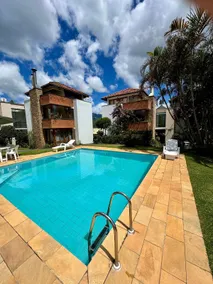 Amazing Duplex 5 Min from Downtown with Pool - Image 4