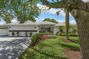 Huge 5BR • Heated Pool, BBQ, 3 Suites • Nr Beaches - Image 5