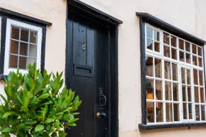 Cosy & charming medieval 'Bumble Cottage' - Image 3