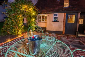Cosy & charming medieval 'Bumble Cottage' - Image 4