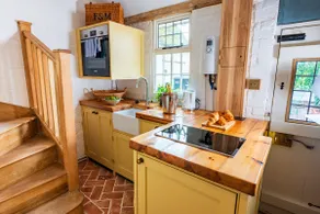 Taper House - Cosy Medieval Cottage - Image 3