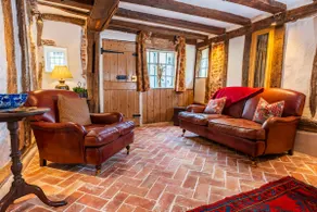 Taper House - Cosy Medieval Cottage - Image 2