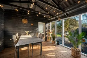 Lovely holiday home with a wilderness bath, close. - Image 2