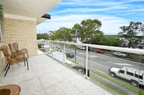 Bradman Ave Gem - River Views & Outdoor Activities - Image 2