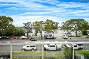 Bradman Ave Gem - River Views & Outdoor Activities - Image 4
