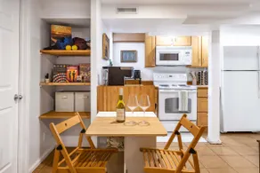 Artist 750sqft 2br Basement Maple Leaf Park - Image 3