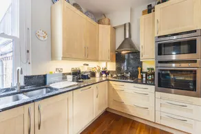 Stylish Hampstead Retreat by the Heath - Image 2