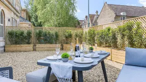 Luxury 3-Bed in Cirencester, Parking & EV Charger - Image 2