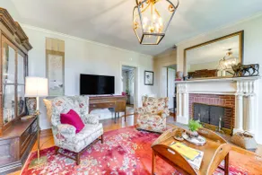 Historic & Spacious Family Home in Nicholasville! - Image 4