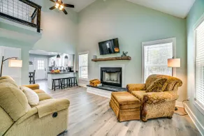 4 Mi to Lake Barkley: Pet-Friendly Home w/ Hot Tub - Image 3