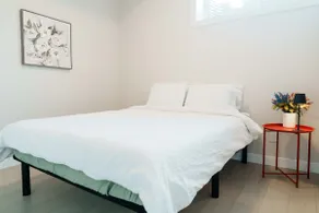 The Amber Suite | Close to Airport - Image 4