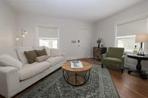 *New & Renovated* Modern Bungalow near DT Durham - Image 3