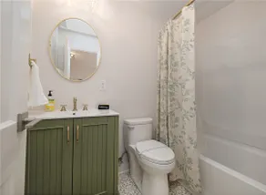 *New & Renovated* Charming Bungalow near DT Durham - Image 4