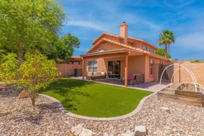 Desert Getaway Mountain Views and Backyard Lounge - Image 2