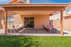 Desert Getaway Mountain Views and Backyard Lounge - Image 3