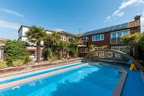Botany Bay Beach House - Sleeps 8 - Stunning Sea Views - Image 2