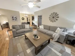 River City Apartment with Office/Flex space - Image 3