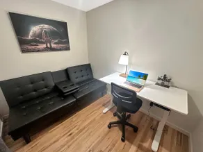 River City Apartment with Office/Flex space - Image 4