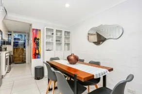 Cosy Paddington Terrace with Dedicated Home Office - Image 5