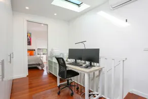 Cosy Paddington Terrace with Dedicated Home Office - Image 4