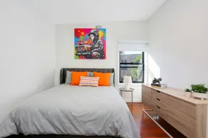 Cosy Paddington Terrace with Dedicated Home Office - Image 3