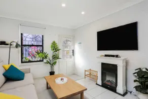 Cosy Paddington Terrace with Dedicated Home Office - Image 2
