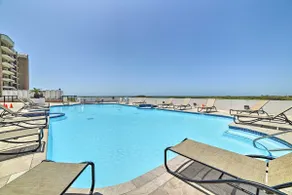 7th-floor Oceanfront Unit w/ Pools in Port Aransas - Image 2