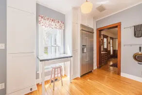 Coastal charm with antique Vibes - Image 4