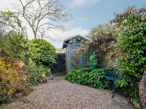 Cottage with garden | River view - Image 2