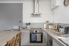 Beach House & Garden in St Merryn Private Parking - Image 2