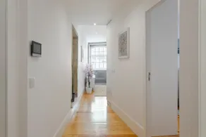 Modern & Trendy Flat by HostWise - Image 5