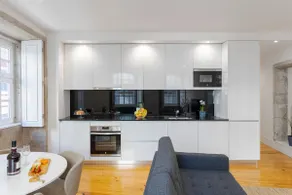 Modern & Trendy Flat by HostWise - Image 3