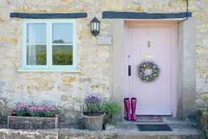 18th Century Thatched Cottage Parking & Garden - Image 2