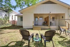 Walk to Eats & Entertainment: Home in Brookhaven - Image 3