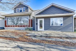 Charming 3BR Getaway | Minutes to Louisville - Image 3