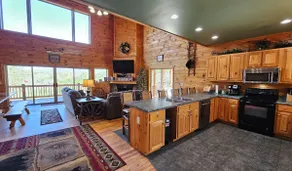 Poolside Mountain Retreat- Luxury Family-sized - Image 4