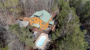 Poolside Mountain Retreat- Luxury Family-sized - Image 2