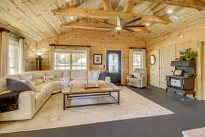 Great Outdoor Space: 'Margy's Farmhouse' in Jasper - Image 4