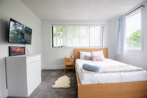 Tri-City BrightHaus – Groups/WiFi/Spacious/Comfy - Image 3