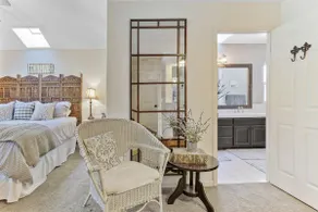 Charming 4BR Wine Country Getaway w/ Spa & Firepit - Image 2