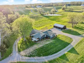 Converted MiniFarm North of Nashville with Hot Tub - Image 3