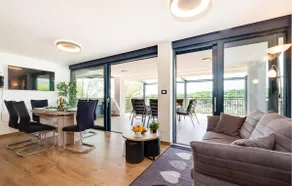 Gorgeous Home In Zagreb With Sauna - Image 4