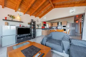 Apartment 'Two Bedroom 3' with Wi-Fi and Air Conditioning - Image 4
