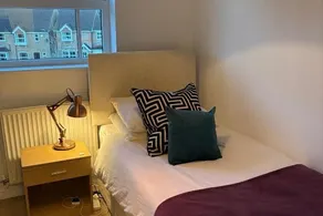 2 Bed-sleeps 3-parking-town Centre - Image 3