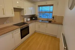 2 Bed-sleeps 3-parking-town Centre - Image 4